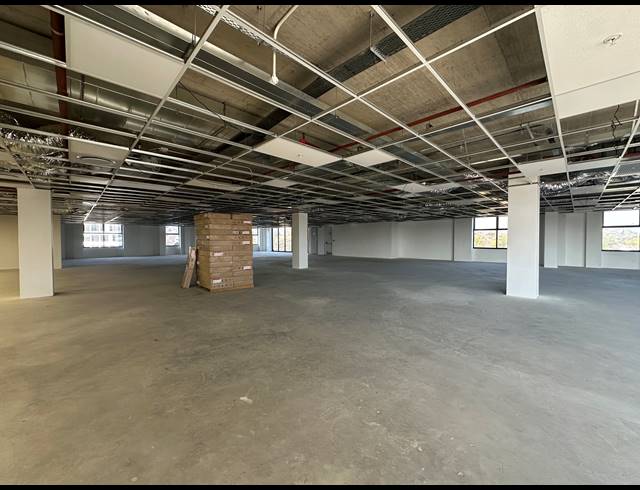 883M² OFFICE TO LET IN GLENADRIENNE